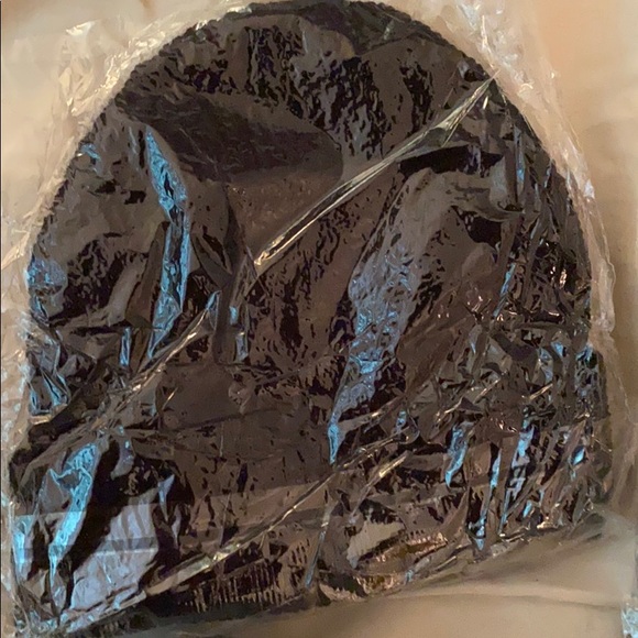 6 Piece Beanie set! - Picture 4 of 5